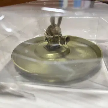 지울 수 없는 기록 토끼 구리 동상 트레이