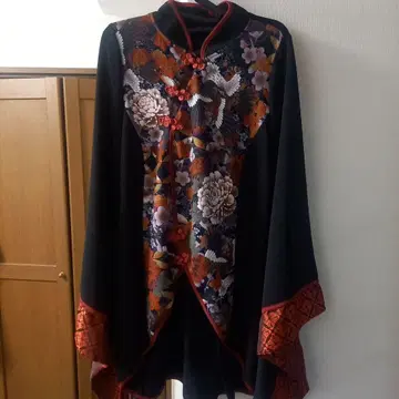 꽃무늬와 학 자수가 놓인 블랙 겉옷과 레깅스 팬츠 2벌 세트