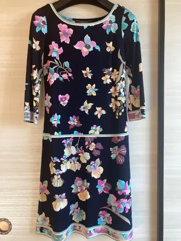 컨디션 최상 레오나르 네이비 블랙 꽃무늬 원피스