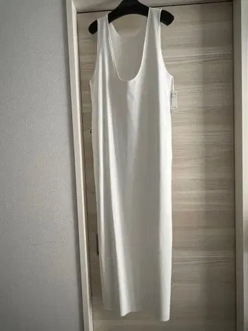 화이트 슬리브리스 롱 원피스