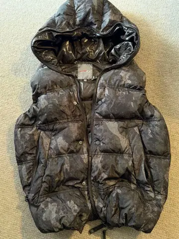 DUVETICA 후드 부착 다운 베스트 XL 카모플라쥬
