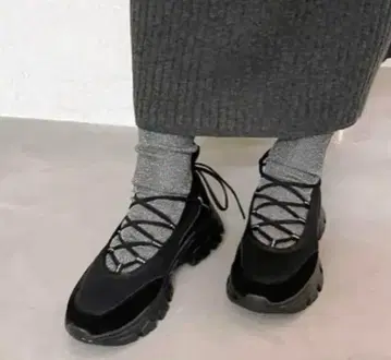 미사용 새상품 LeTALON 블랙 레이스업 스니커즈