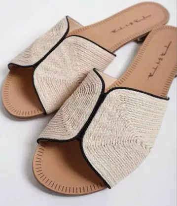 tabita 파이핑 샌들