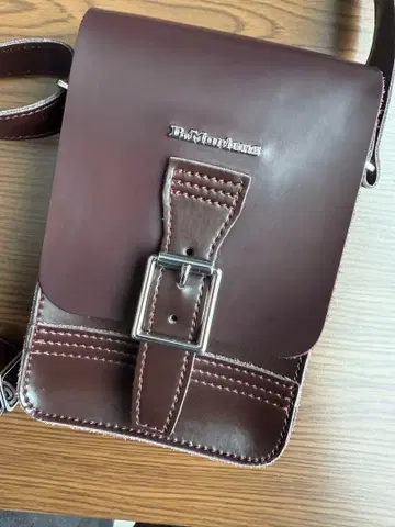 닥터마틴 브라운 가죽 숄더백