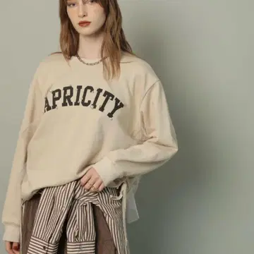 CADUNE 카듀네 사이드 튤 로고 맨투맨 베이지