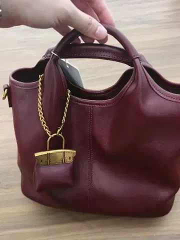 버건디 가죽 숄더백