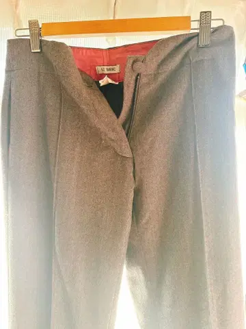 LE BANC 그레이 플레어 캐주얼 팬츠