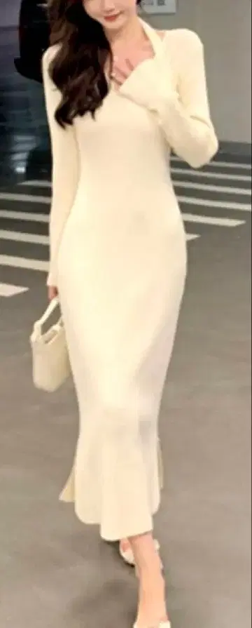 [미사용 새상품] 니트 롱 원피스 V넥 타이트 아이보리 화이트