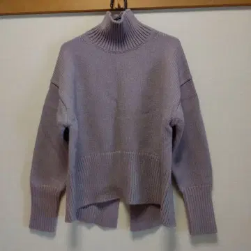 라벤더 터틀넥 니트