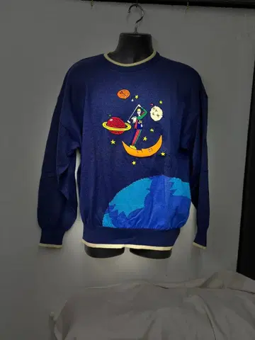 새상품급 까스텔바작 스포츠 우주 테마 니트 스웨터