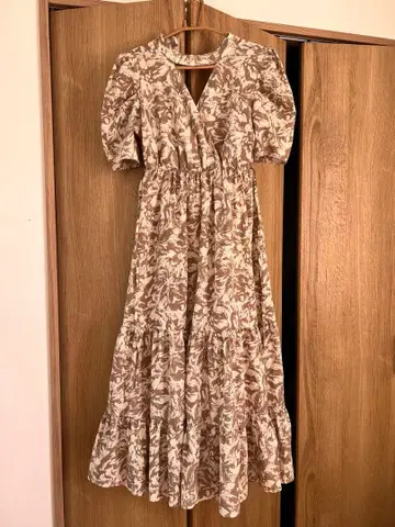 꽃무늬 V넥 미디 원피스