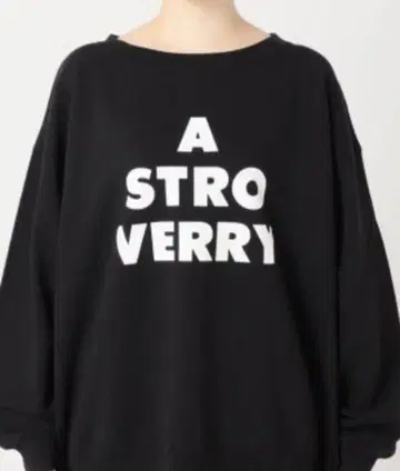 스픽앤스팬 Spick and Span 루즈 로고 맨투맨