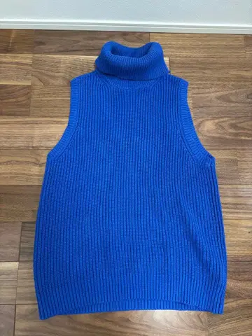 MICHAEL KORS 블루 니트 베스트 터틀넥