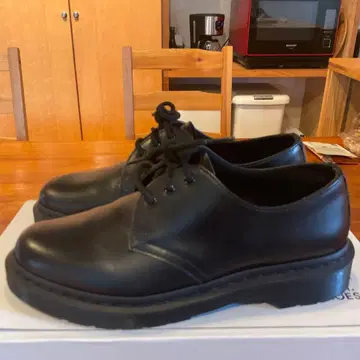 닥터마틴 블랙 가죽 드레스 슈즈 통굽