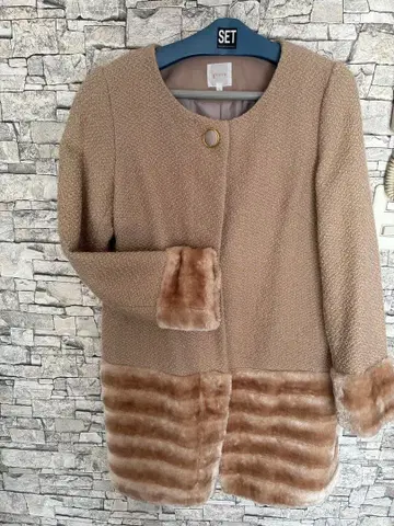 베이지 노카라 코트 퍼 포함