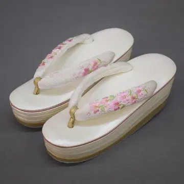 M08-9 후리소데용 통굽 조리 화이트/아이보리 꽃 자수