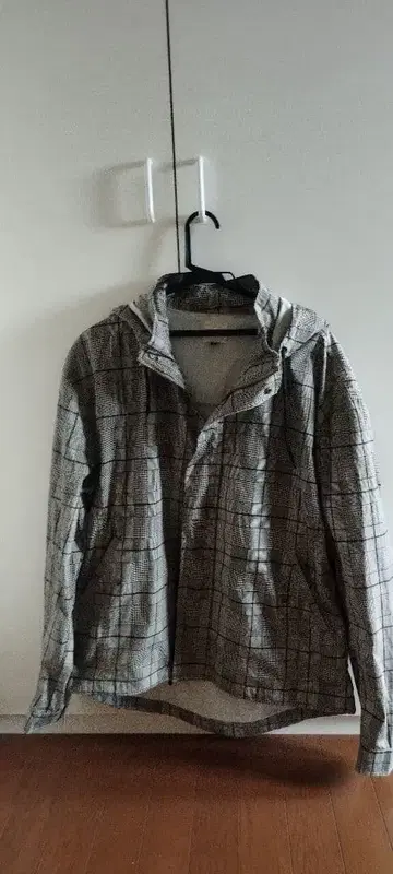 그레이 계열 체크 후드 부착 자켓