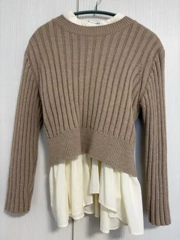 raybeams 베이지 니트와 아이보리 셔츠 세트