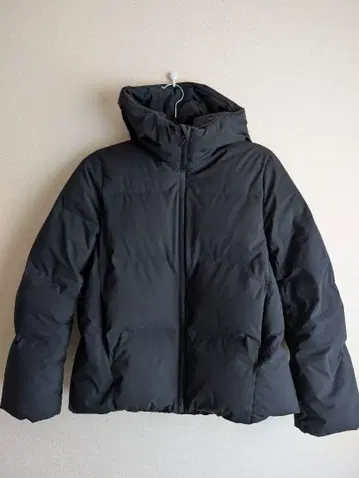 UNIQLO 블랙 다운 자켓 M 사이즈