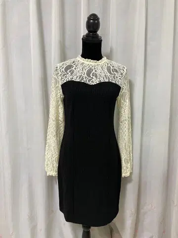 [ 2% TOKYO ] 무릎 기장 레이스 원피스