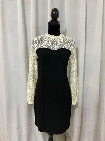 [ 2% TOKYO ] 무릎 기장 레이스 원피스