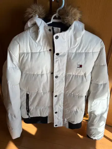 Tommy Hilfiger 화이트 다운 자켓