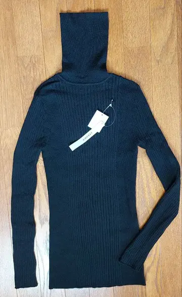 새상품 J.FERRY 리브 블랙 터틀넥 니트 42