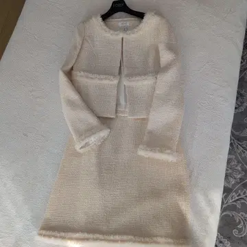 Harrods 크림색 스커트 수트