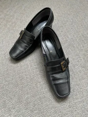 버클리 블랙 가죽 로퍼 버클 포함