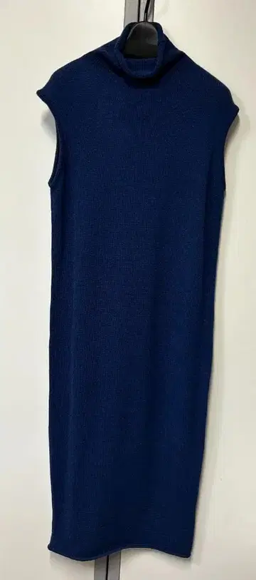 KRIZIA 네이비 니트 터틀넥 슬리브리스 원피스