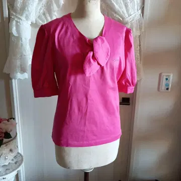 레오나르 핑크 리본 포함 반팔 상의