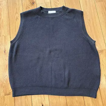 STILL BY HAND 다크 그레이 니트 베스트