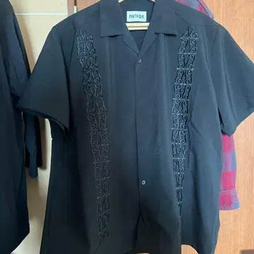 PHATROOM. 블랙 반팔 셔츠