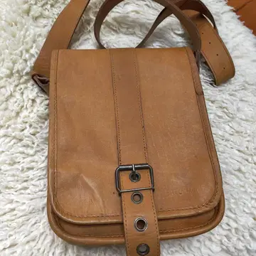 폴 마리우스 숄더백