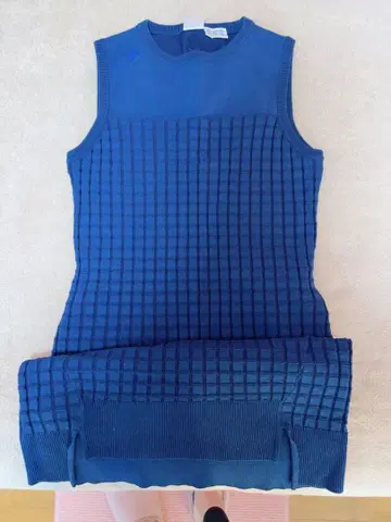 다크 블루 슬리브리스 원피스