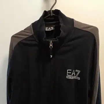 EA7 엠포리오 아르마니 블랙 집업 자켓