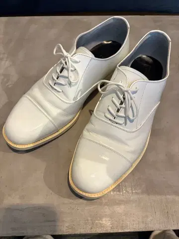 00s 화이트 가죽 드레스 슈즈