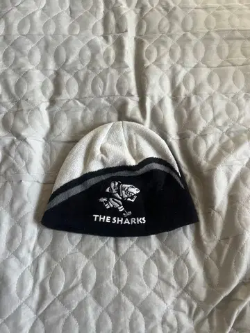 THE SHARKS 니트 모자 비니