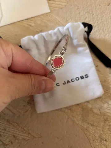 마크 제이콥스 팔찌 뱅글