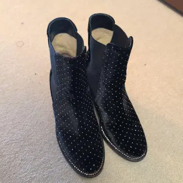 지미추 스터드 장식 블랙 스웨이드 부티 36