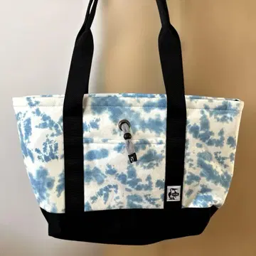 CHUMS 타이 다이 패턴 토트백