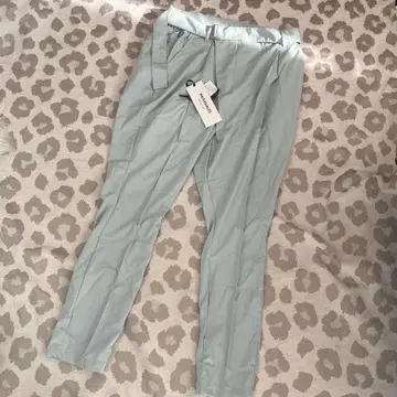 [ 택 포함 새상품 ] 우노 피우 우노 우구알레 트레 릴랙스 슬랙스 팬츠