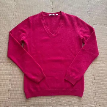 유니클로 캐시미어 100% 핑크 V넥 긴팔 니트 스웨터