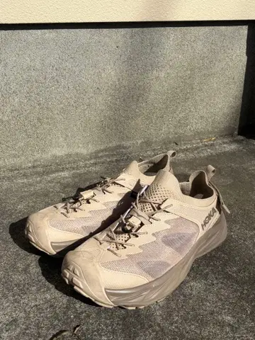 호카 오네오네 호파라 2 샌들 샌드 컬러