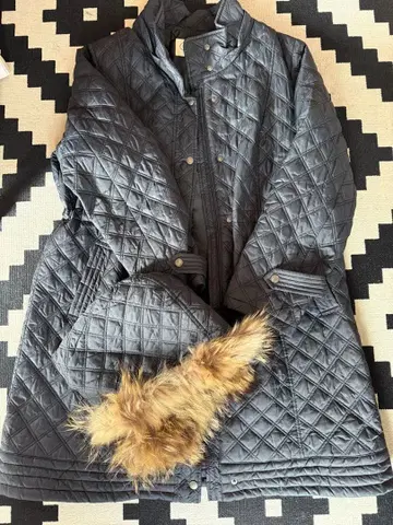 앨리스버리 퀼팅 코트 블랙