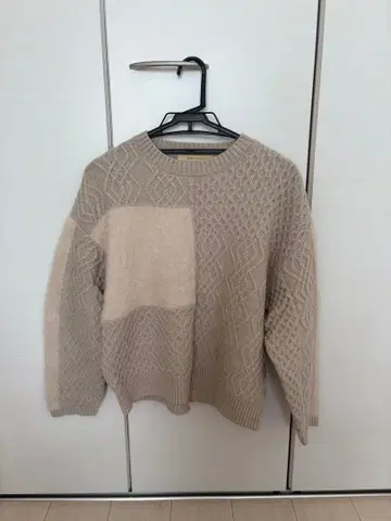 제나 에스파스멜베유 베이지 케이블 짜임 긴팔 니트