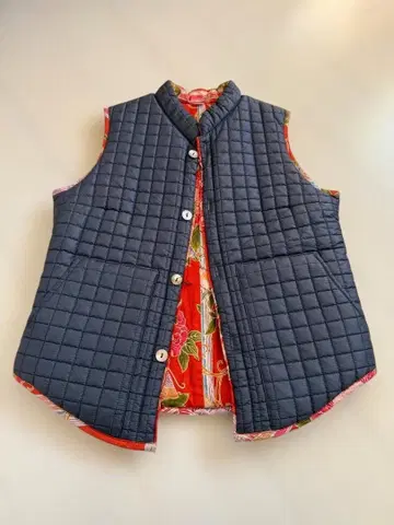 호니야 HONIYA 네이비 퀼팅 베스트 꽃무늬 안감