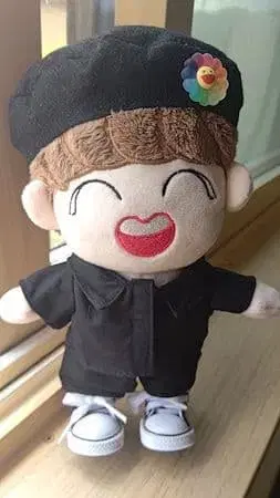 봉제 인형 웃는 얼굴 캐릭터 블랙 의상