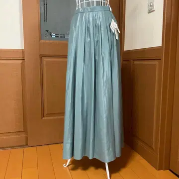 미사용 새상품 그랜터블 플레어 롱 스커트 세이지 그린 38 왼쪽 슬릿