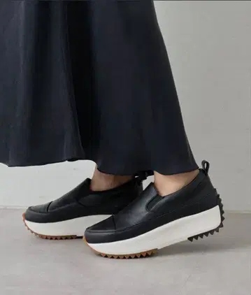 미사용 비어즐리 가죽 슬립온 24cm 블랙